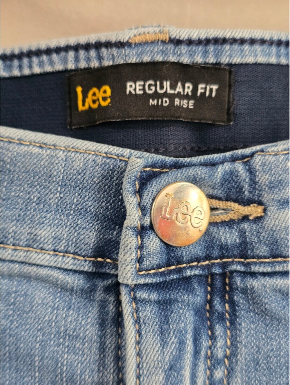 Lee Regular Fit Mid Rise Light Blue Cropped Denim Jeans size 12